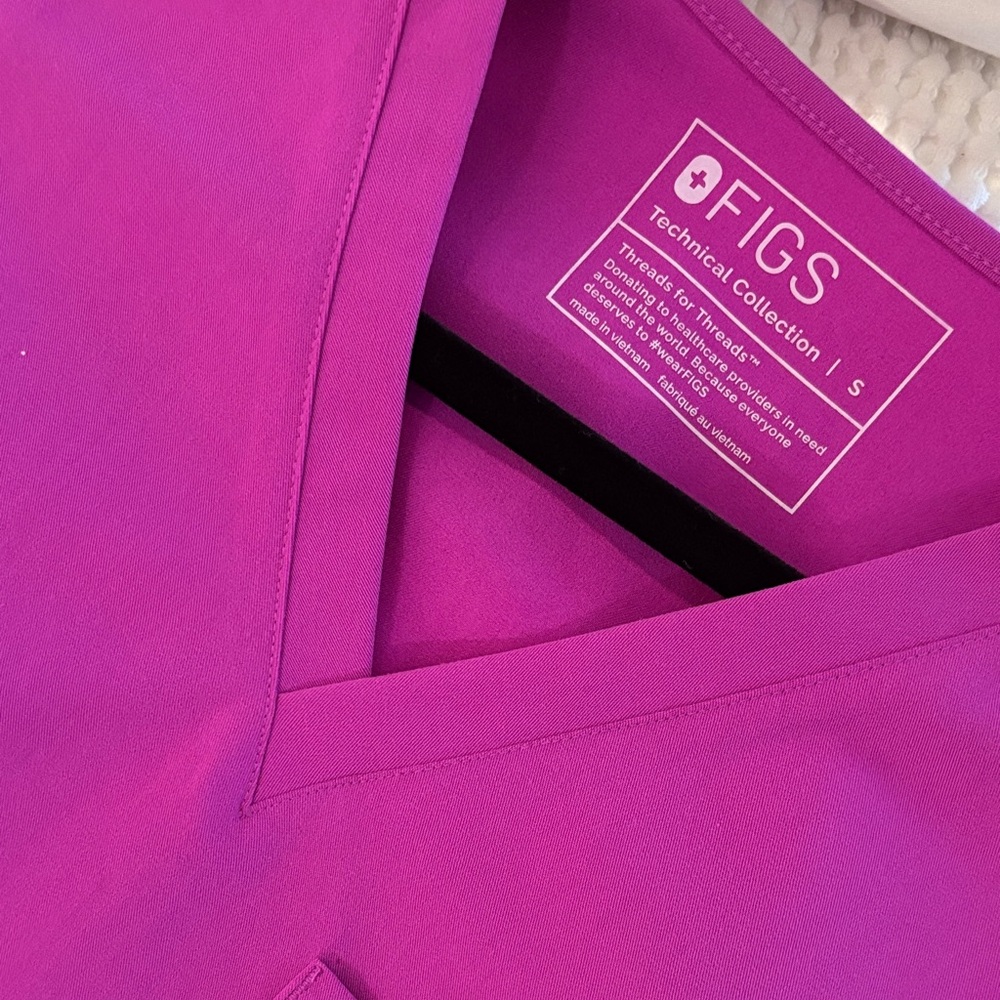 Figs hot purple/pink scrub set small and small tall
